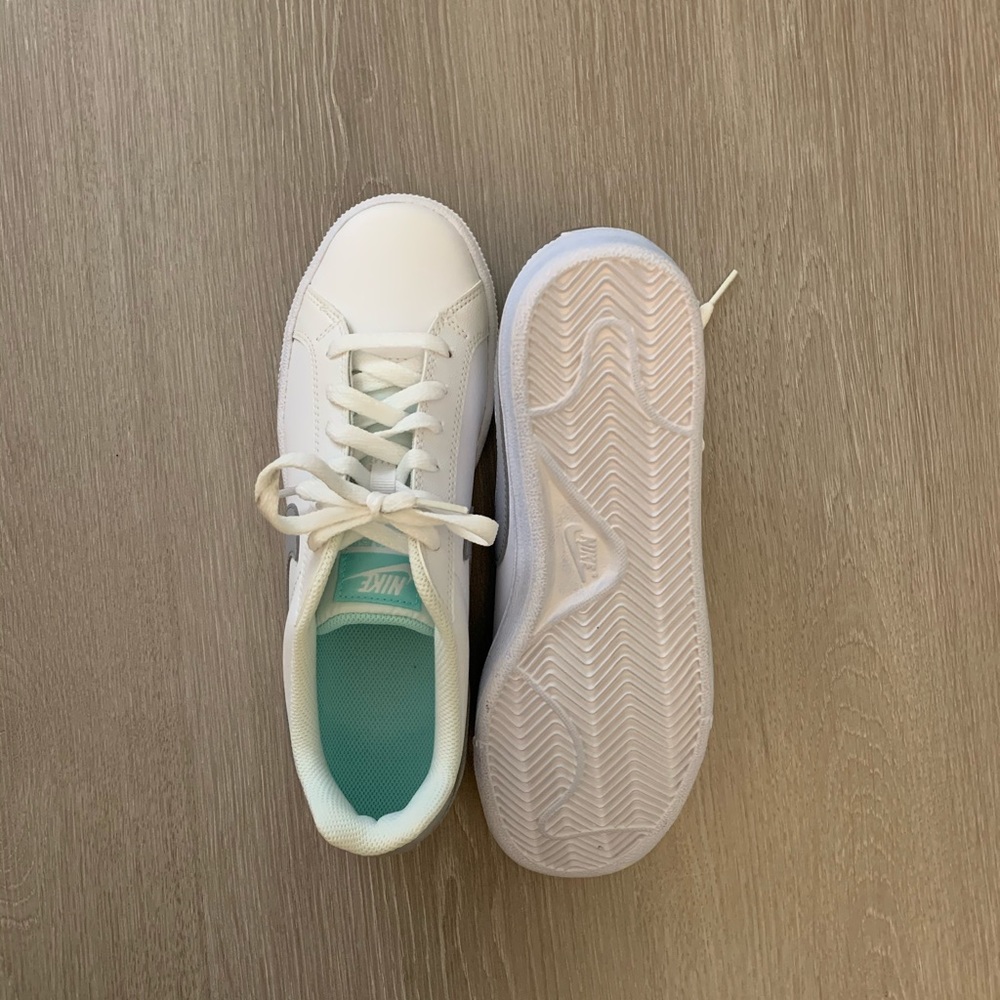 💙 Nike Brand New White/Light Blue Sneakers 💙